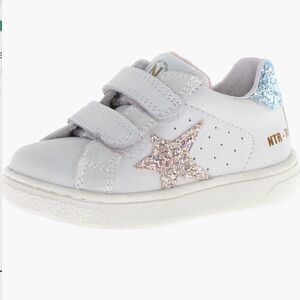 Naturino White Toddler Sneaker size 6 toddler